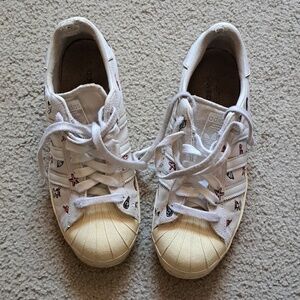 Adidas Womens White Beach Icons Sneakers with Beach Patterns